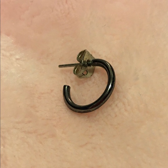 Small hoop earrings bundle - Picture 7 of 8